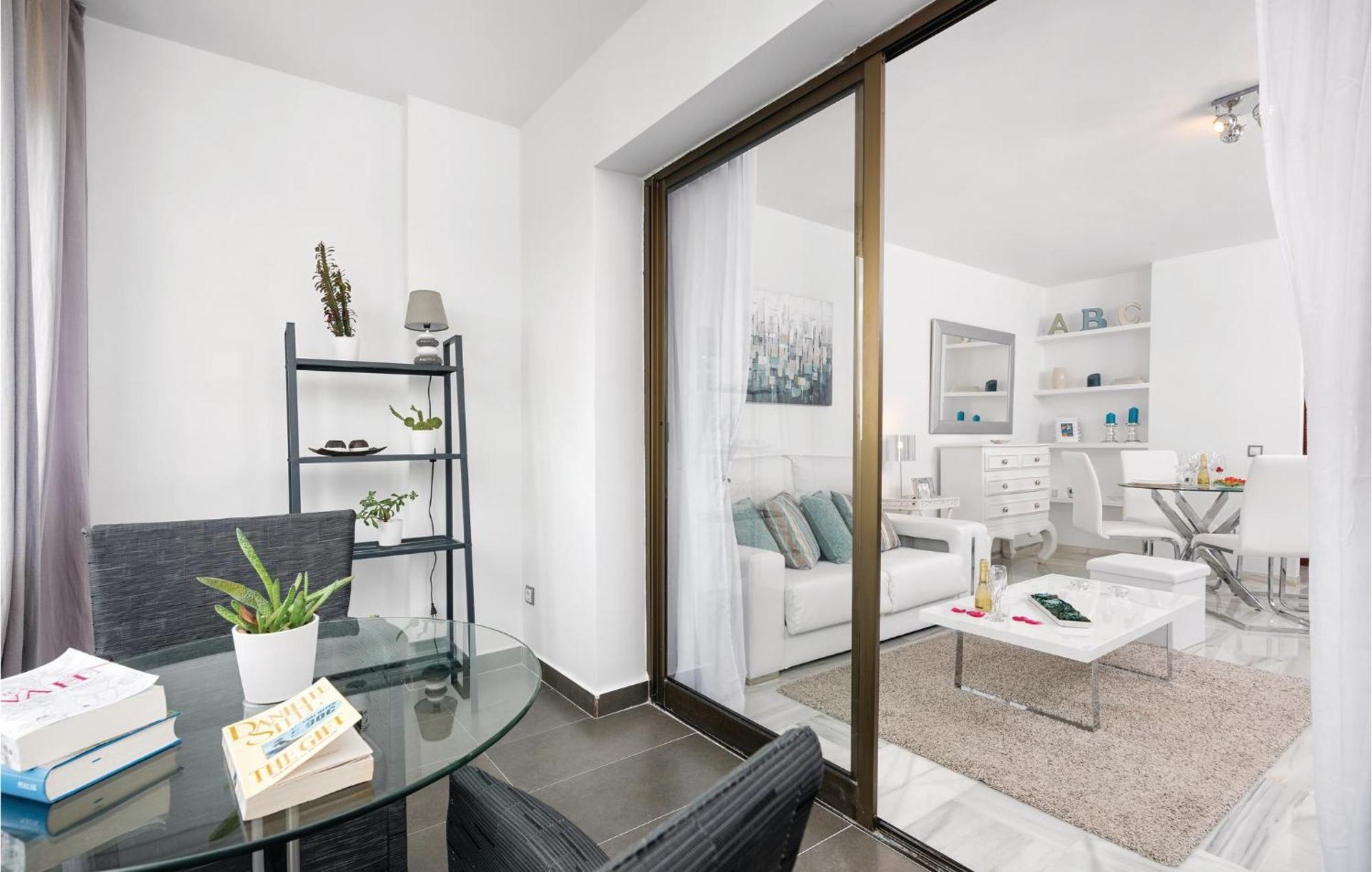 2 Bedroom Lovely Apartment In Mijas Costa Ситио-де-Калаонда Экстерьер фото